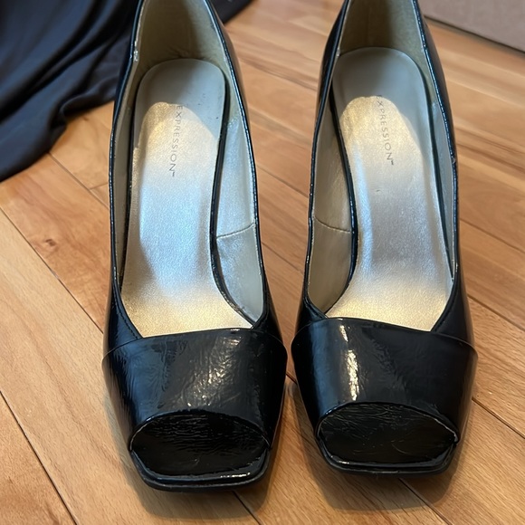4/$20 Expression Size 9 Peep toe shoe - Picture 2 of 9